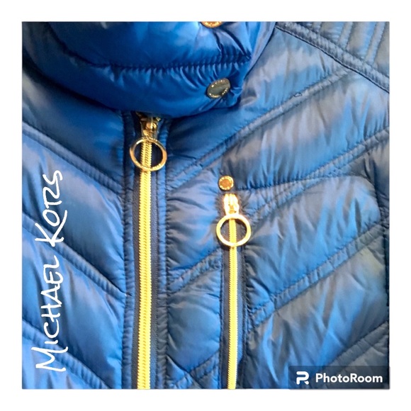 COPY - 🎈HOST PICK 3/4 💕Michael Kors🎈 - Picture 3 of 9